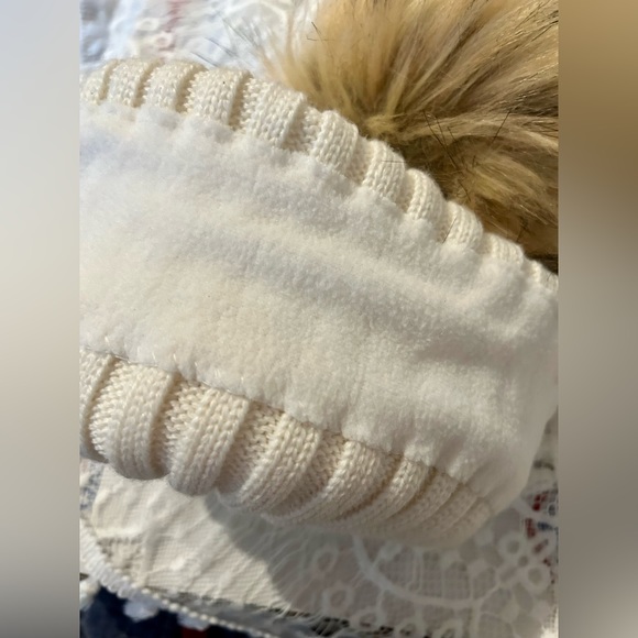 Free People-Pinnacle Pompom Host pick 🎉
Beanie NWT Cream / brown Pompon - Picture 4 of 8